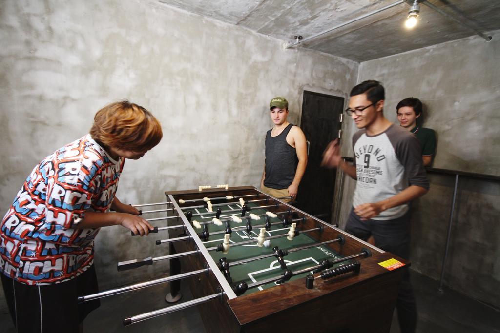 Time Travelers Party Hostel In Hongdae Seoel Buitenkant foto