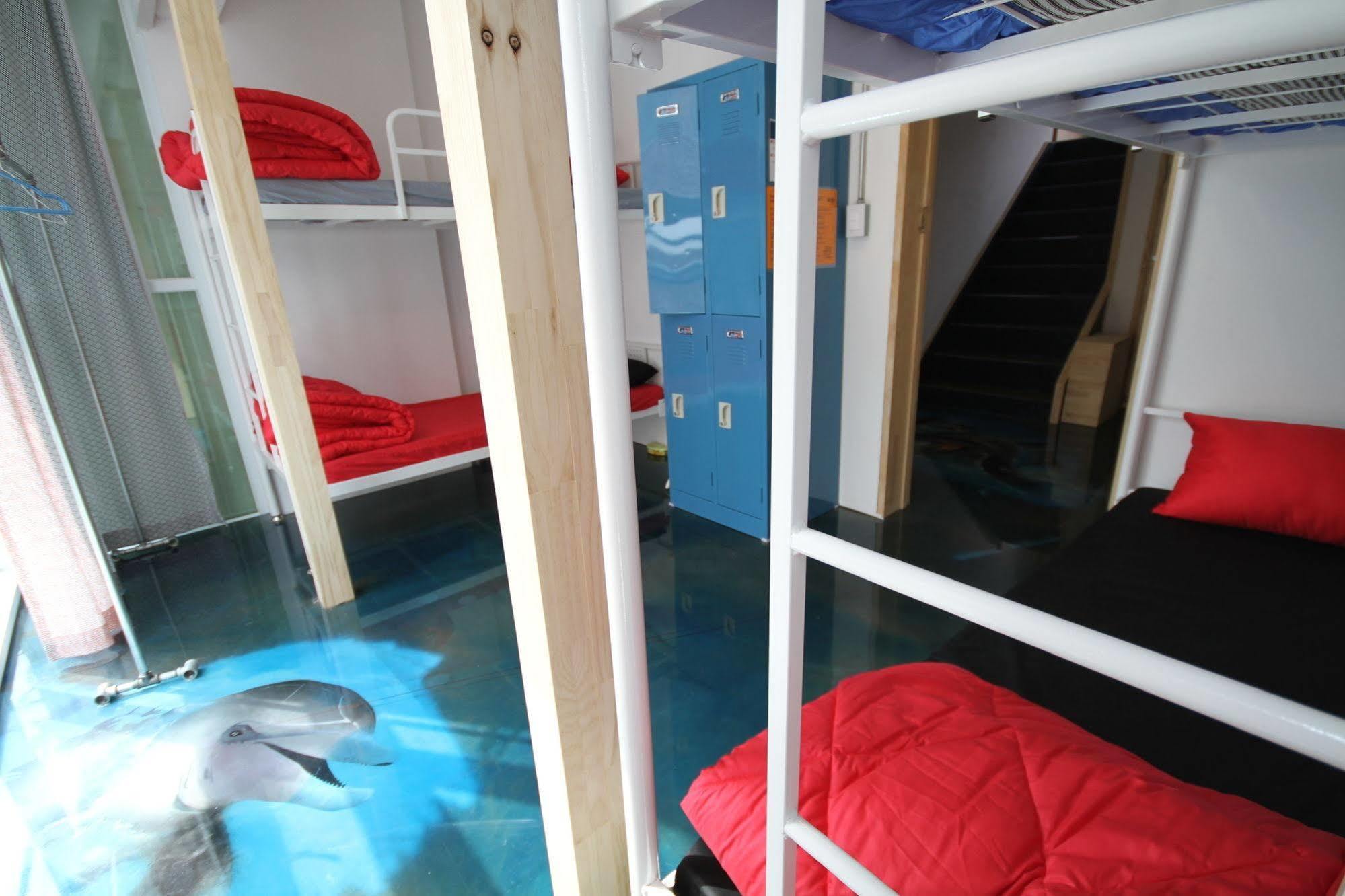 Time Travelers Party Hostel In Hongdae Seoel Buitenkant foto