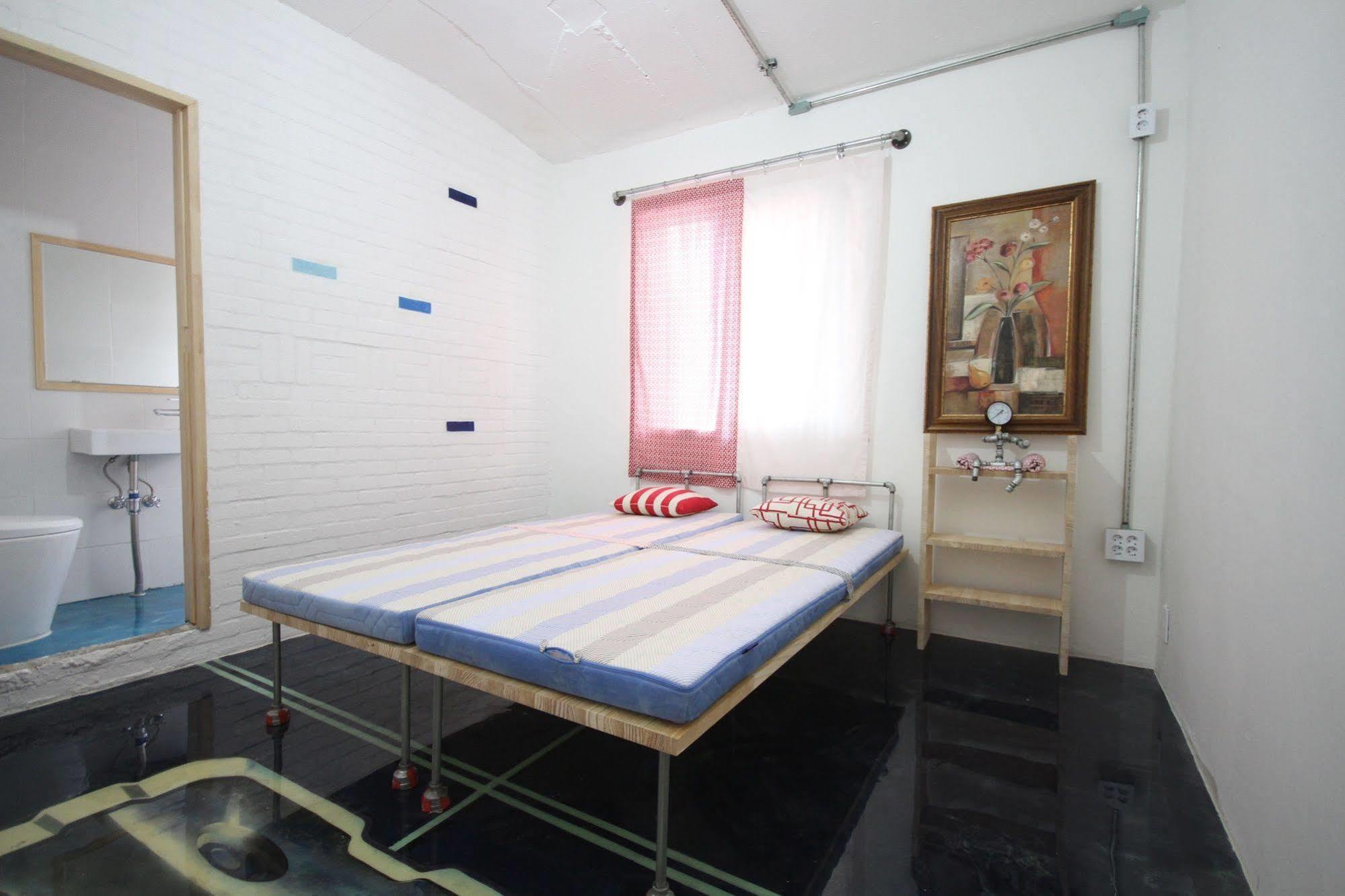 Time Travelers Party Hostel In Hongdae Seoel Buitenkant foto